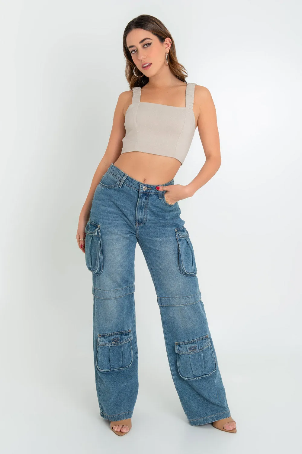 Crop top fit ajustado con tirantes plisados