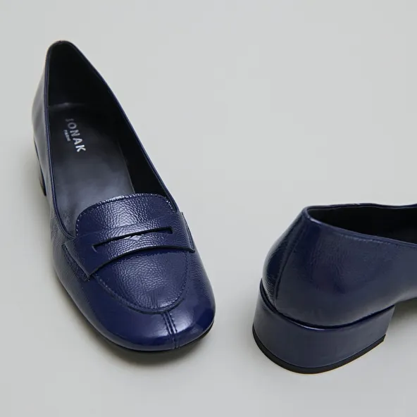 Low-heeled loafers in blue pleated patent