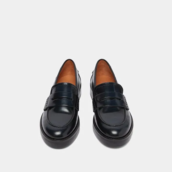 Round-toed loafers in blue glazed leather