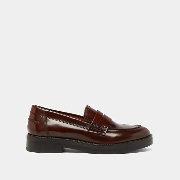 Round-toed loafers in brown patinated leather