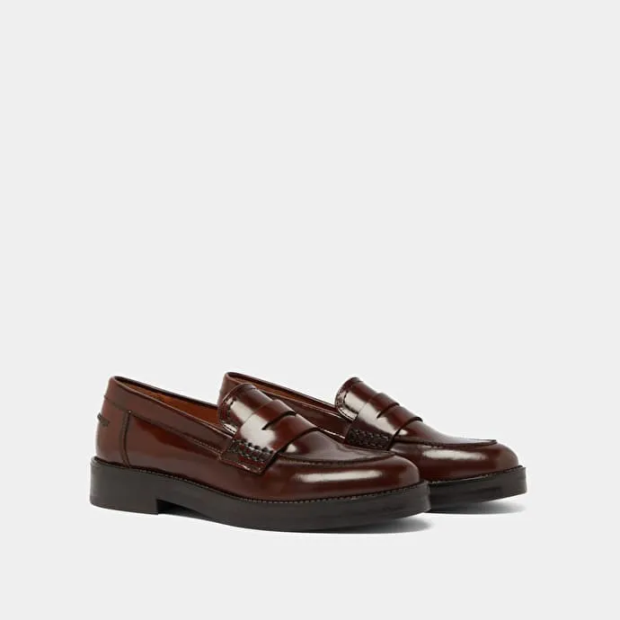 Round-toed loafers in brown patinated leather