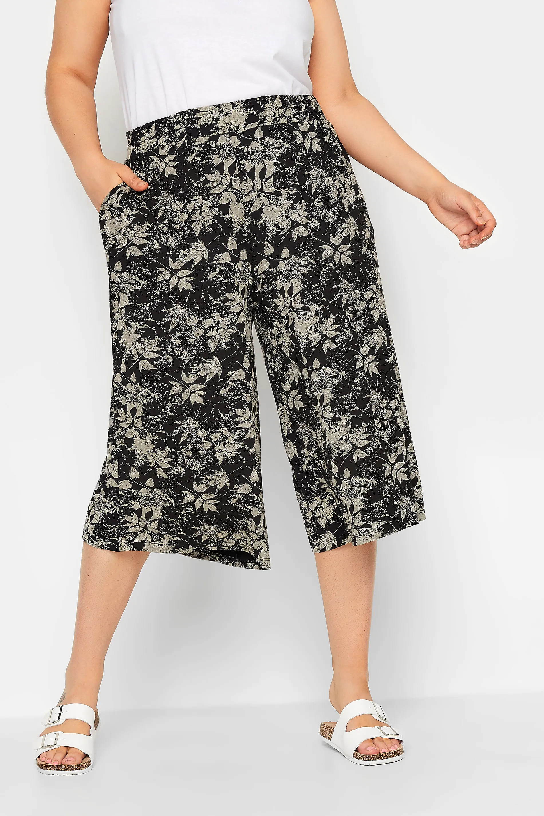 YOURS Curve Black Mixed Leaf Print Culottes